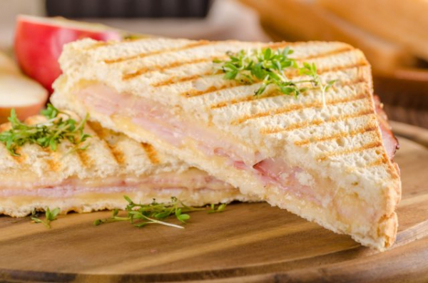 7 горячих бутербродов для вкусного завтрака: не только сыр и колбаса